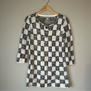 Outlander Black & White Checkered Long Soft Knit Top with Two-Button Detail